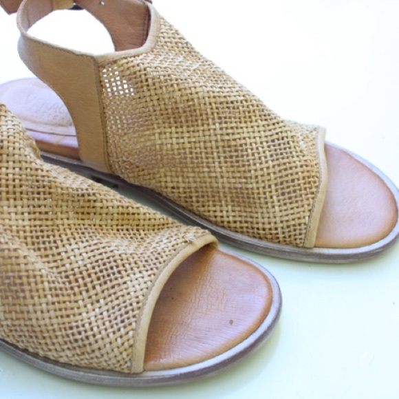 Sundance Veracruz sandals - Picture 9 of 11